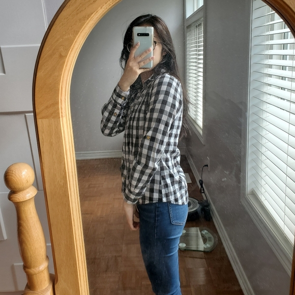 6 (US) Checkered Button Down Shirt - Picture 3 of 4